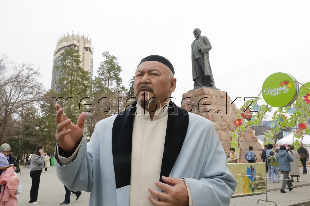 Алматыда 5000 адам Абай әндерін орындады - фото 1