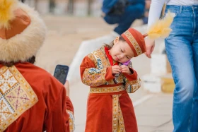 300 tourists arrived in Turkestan on the Silk Road international train - photo 4