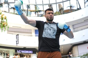 Жәнібек Әлімханұлы жекпе-жек алдындағы алғашқы жаттығуын өткізді - фото 7