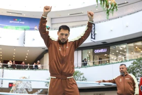 Жәнібек Әлімханұлы жекпе-жек алдындағы алғашқы жаттығуын өткізді - фото 14