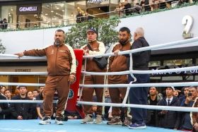 Жәнібек Әлімханұлы жекпе-жек алдындағы алғашқы жаттығуын өткізді - фото 15