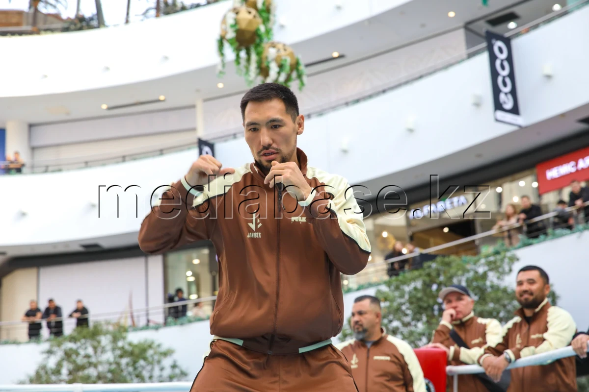 Жәнібек Әлімханұлы жекпе-жек алдындағы алғашқы жаттығуын өткізді - фото 1