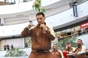 Жәнібек Әлімханұлы жекпе-жек алдындағы алғашқы жаттығуын өткізді - фото 1