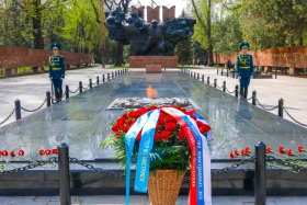 Алматының 28 панфиловшы саябағындағы мемориалға гүл шоқтары қойылды - фото 7