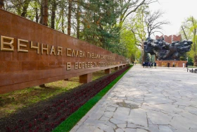 Алматының 28 панфиловшы саябағындағы мемориалға гүл шоқтары қойылды - фото 8