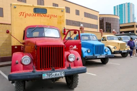 Астанада соғыс жылдары маңызды рөл атқарған ретро-автокөліктер көрмеге қойылды - фото 1