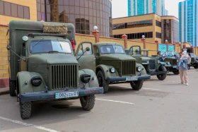 Астанада соғыс жылдары маңызды рөл атқарған ретро-автокөліктер көрмеге қойылды - фото 16