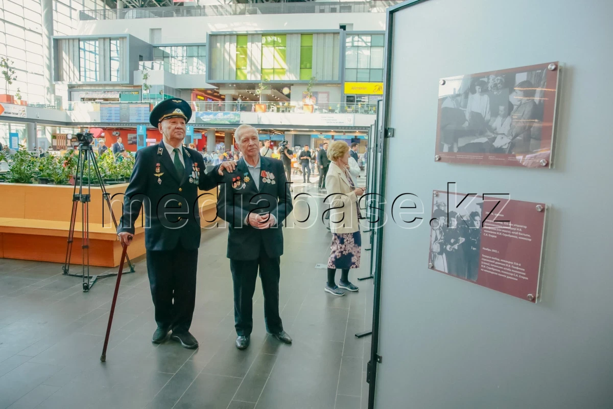 KAZINFORM ФОТОШЕЖІРЕСІ: елордада Жеңістің 80 жылдығына арналған көрме ашылды - фото 1