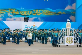 Military Parade in Astana: Generals March Across the "Qazaq Eli" Square in Honor of the 80th Anniversary of Victory - photo 1