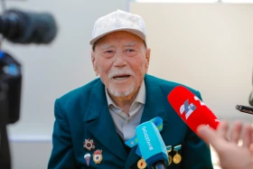 Астанадағы әскери парад: Жеңістің 80 жылдығына орай «Қазақ елі» алаңымен генералдар сап түзеп өтті - фото 2