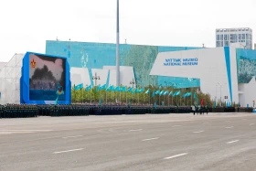 Астанадағы әскери парад: Жеңістің 80 жылдығына орай «Қазақ елі» алаңымен генералдар сап түзеп өтті - фото 19