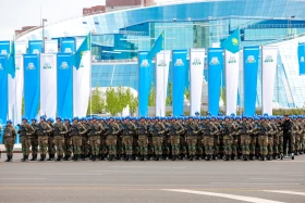 Астанадағы әскери парад: Жеңістің 80 жылдығына орай «Қазақ елі» алаңымен генералдар сап түзеп өтті - фото 67