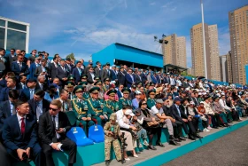 Астанадағы әскери парад: Жеңістің 80 жылдығына орай «Қазақ елі» алаңымен генералдар сап түзеп өтті - фото 78