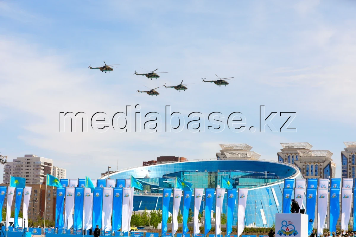 In the sky over Astana: what aircraft were showcased at the Victory Day military parade - photo 1