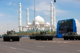 Алғаш рет Жеңіс парадында Қазақстанның ең жаңа ұрпағы бронетехникалары TAIMAS және AIBAR таныстырылды - фото 7