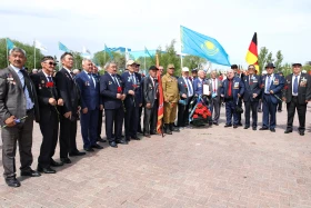 Астанада Жеңіс күніне арналған «Бейбіт аспан астында» атты ауқымды мереке өтті - фото 17