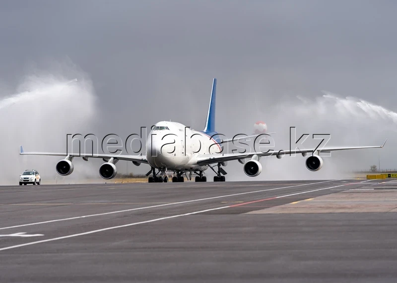 Аспан, ұшақ, фотоаппарат ұстаған қыз: Қазақстандағы споттинг құпиялары - фото 1