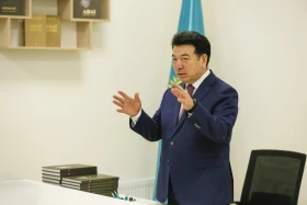 Minister of Education Gani Beisembayev held a homeroom session for students in the capital. - photo 4