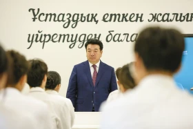 Minister of Education Gani Beisembayev held a homeroom session for students in the capital. - photo 6
