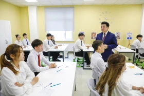 Minister of Education Gani Beisembayev held a homeroom session for students in the capital. - photo 8