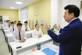 Minister of Education Gani Beisembayev held a homeroom session for students in the capital. - photo 9