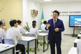 Minister of Education Gani Beisembayev held a homeroom session for students in the capital. - photo 11