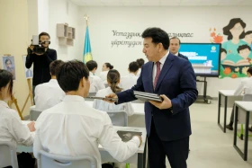 Minister of Education Gani Beisembayev held a homeroom session for students in the capital. - photo 16