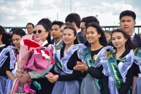 Оқу-ағарту министрі оқушыларды оқу жылының аяқталуымен құттықтады - фото 3