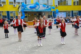 Оқу-ағарту министрі оқушыларды оқу жылының аяқталуымен құттықтады - фото 30