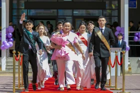 Оқу-ағарту министрі оқушыларды оқу жылының аяқталуымен құттықтады - фото 33