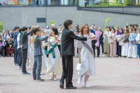 Оқу-ағарту министрі оқушыларды оқу жылының аяқталуымен құттықтады - фото 36