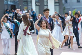 Оқу-ағарту министрі оқушыларды оқу жылының аяқталуымен құттықтады - фото 38