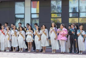 Оқу-ағарту министрі оқушыларды оқу жылының аяқталуымен құттықтады - фото 39