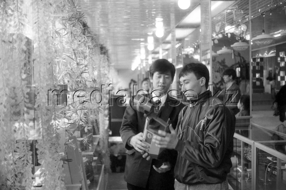 Көрме секілді дүкендер: 90-жылдардағы Үрімжідегі қытайлық сауда - фото 1