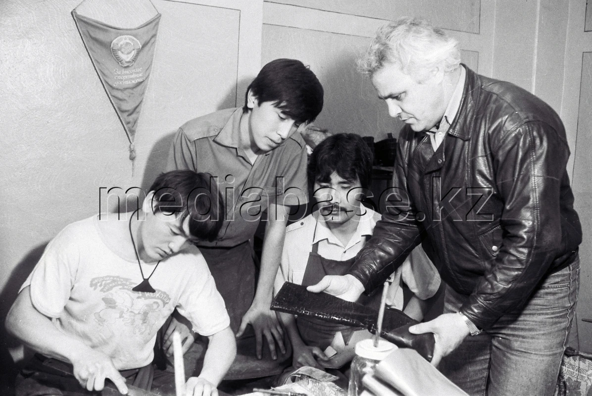 Алматыдағы «Абылайхан» аяқ киім цехы - фото 1