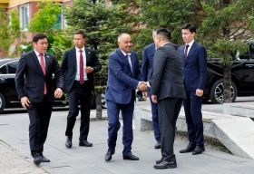 Қырғызстан Парламентінің төрағасы ҚР Президенті Телерадиокешенінде болды - фото 3