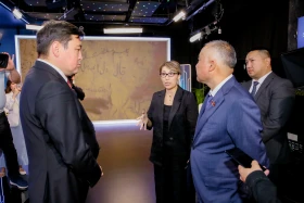 Қырғызстан Парламентінің төрағасы ҚР Президенті Телерадиокешенінде болды - фото 12