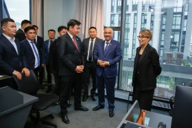 Қырғызстан Парламентінің төрағасы ҚР Президенті Телерадиокешенінде болды - фото 7