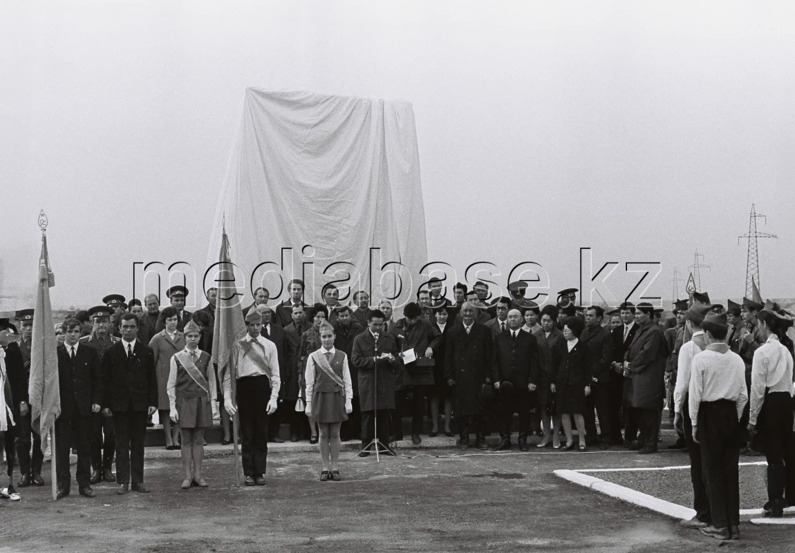 Балабек Обмаровтың ескерткішінің ашылу рәсімі - фото 1