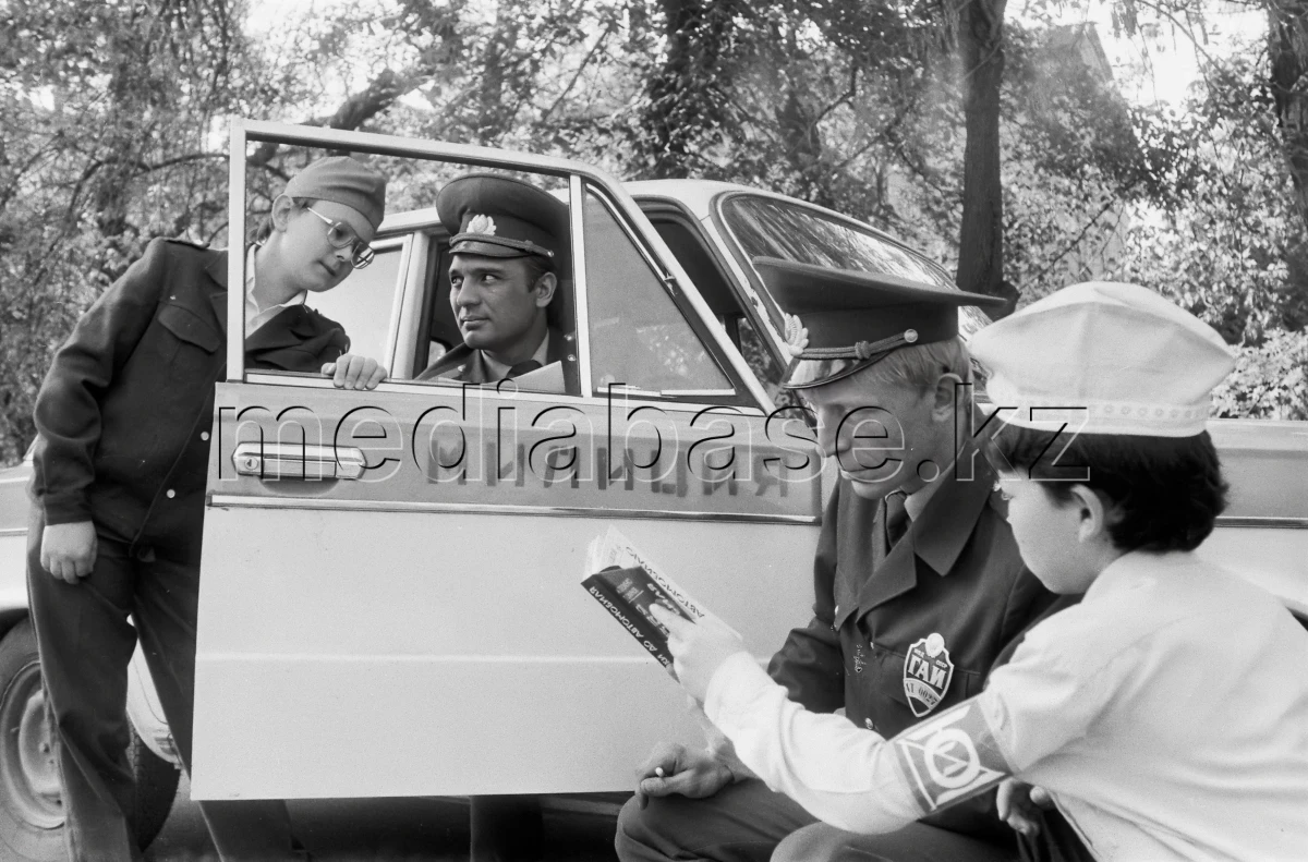 Young Pioneers Visit the MIA: Learning About the Traffic Police in 1980s Almaty - photo 1