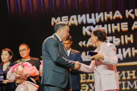 Сертификаты и путевки в санатории вручили лучшим медработникам Астаны - фото 33