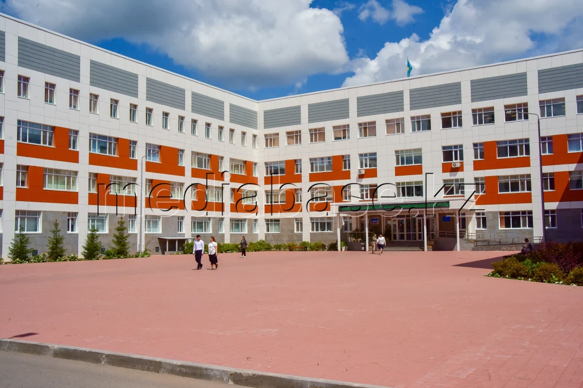 Жемқорлар жымқырған қаржыға салынған мектеп — фоторепортаж - фото 1