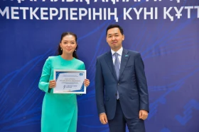 Housing certificates handed to media employees by order of President - photo 2