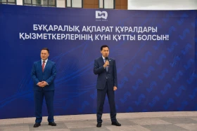 Housing certificates handed to media employees by order of President - photo 3