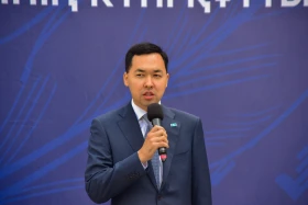 Housing certificates handed to media employees by order of President - photo 4