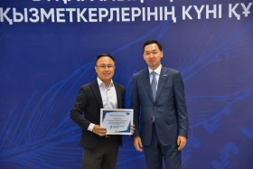 Housing certificates handed to media employees by order of President - photo 10