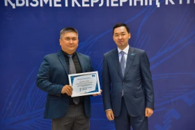 Housing certificates handed to media employees by order of President - photo 14