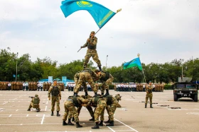 25-летие Десантно-штурмовых войск отметили в Конаеве - фото 14