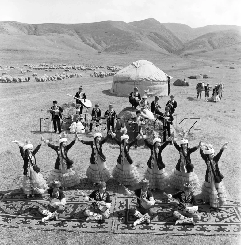 Жайлаудағы өнер — «Меркен әуендері» ансамблі - фото 1