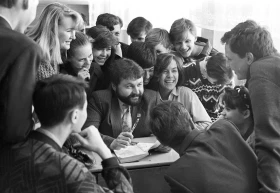 1990-жылдар жаңғырығы: білім мен болашақтың тоғысы - фото 1